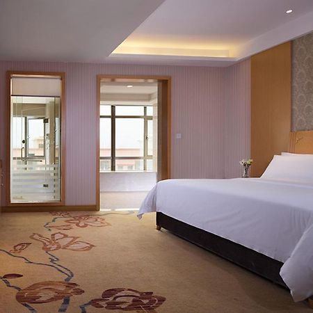 Vienna 3 Best Hotel Dongguan Liaobu Veicle City エクステリア 写真